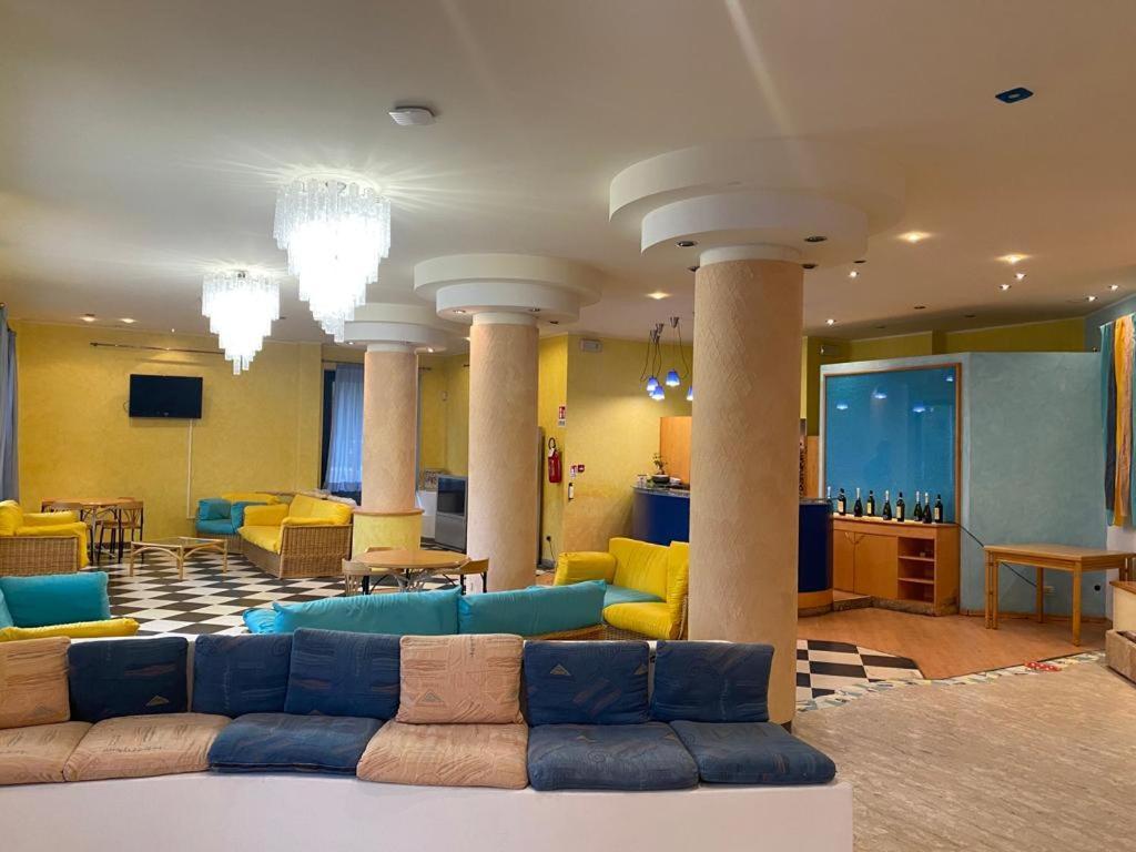 Hotel Silvi シルヴィ・マリーナ エクステリア 写真