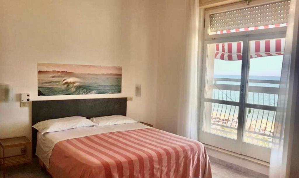 Hotel Silvi シルヴィ・マリーナ エクステリア 写真