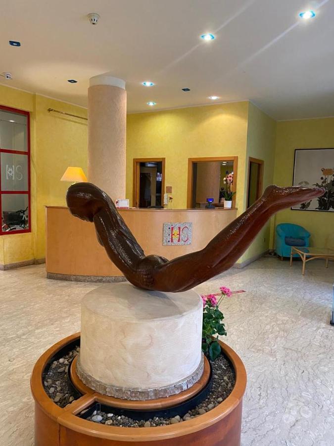 Hotel Silvi シルヴィ・マリーナ エクステリア 写真