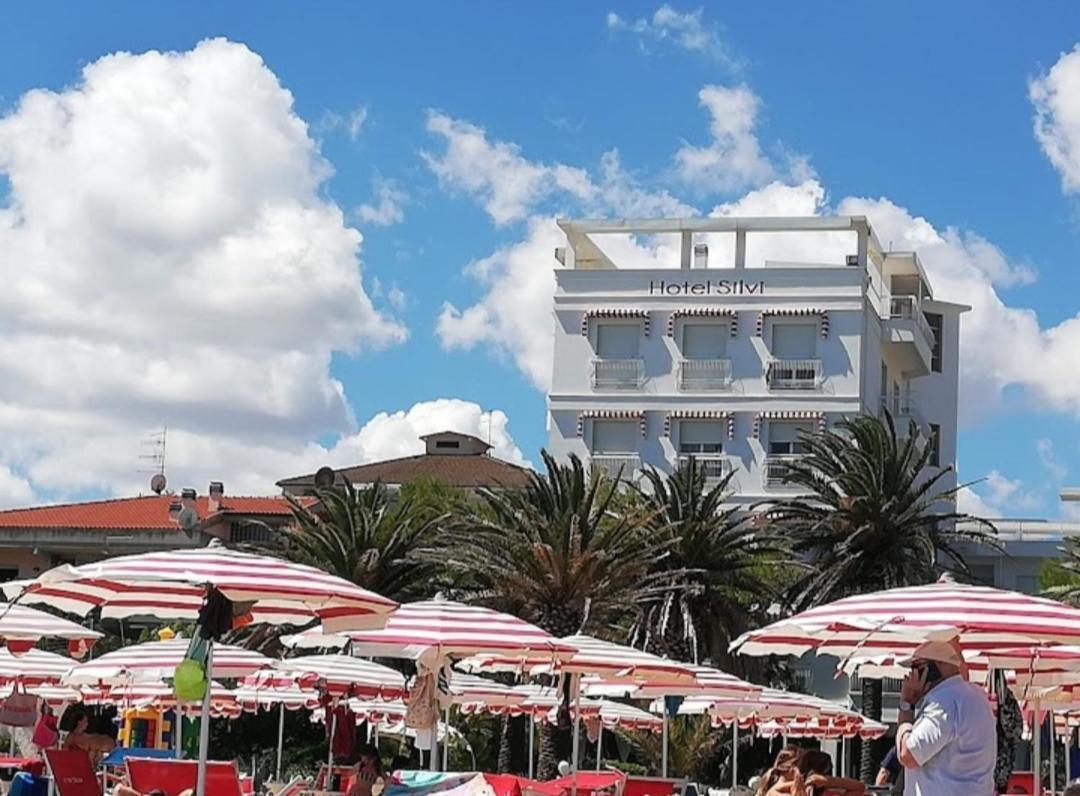 Hotel Silvi シルヴィ・マリーナ エクステリア 写真