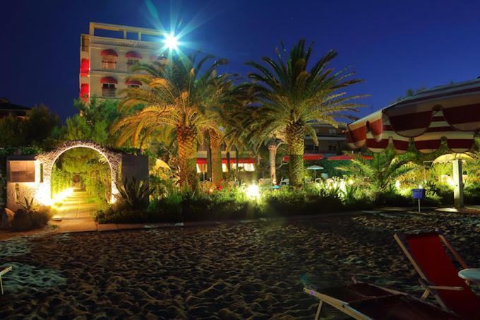 Hotel Silvi シルヴィ・マリーナ エクステリア 写真